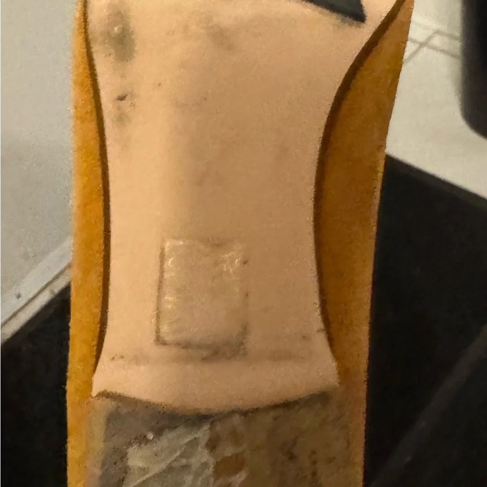 Flats with Rounded Toe - Picture 3 of 3